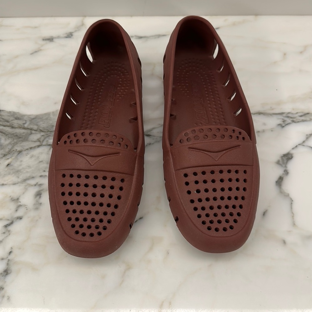 Floafers Womens Posh Driver Brown Water Shoes Size 7 Medium